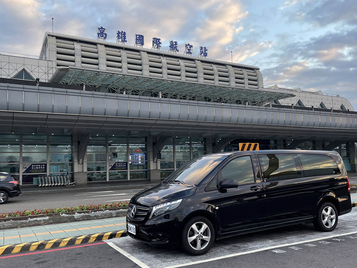 高雄小港機場接送專車：Vito 九人座南台灣旅遊首選 - 直達墾丁台南屏東