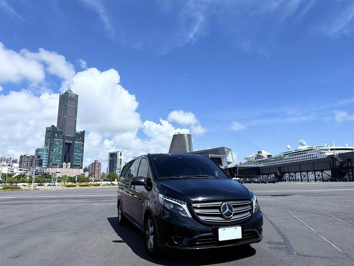 Benz Vito 豪華自駕租車